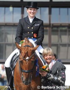 Florine Kienbaum and Good Morning M at the prize giving with Ann Kathrin Linsenhoff