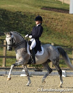 Dutch pony rider Karlijn Geelkerken makes her CDI junior riders' debut on Optimist