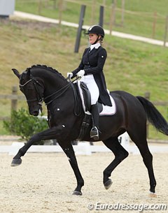 Dutch Manon van Hylckema Vlieg on the 15-year old KWPN gelding Poko Loko (by Kennedy)