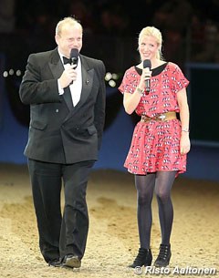 Just an hour after her flight from Argentina Laura Bechtolsheimer made a guest appearance at Olympia after the freestyle and was interviewed on her future plans, horses and wedding