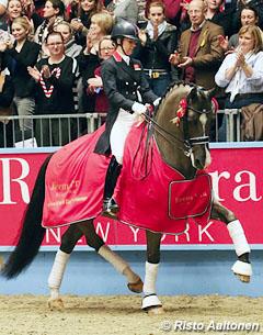 Charlotte and Valegro win the 2012 CDI-W London with a Grand Prix world record score