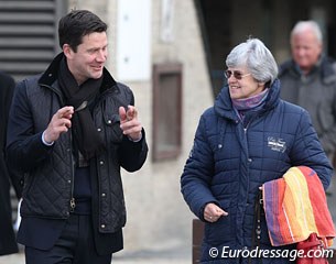 Danish judge Hans-Christian Matthiesen crosses his fingers while in conversation with Dutch judge Els Mouw