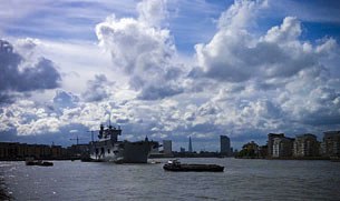 The river Thames from the Greenwich ferry point :: Photo © Astrid Appels