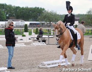 Stefanie Meyer-Biss coaching Nadine Krause on Danilo. Unfortunately the pony took a misstep in the warm-up and had to be withdrawn