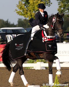 Isobel Wessels and Chagall win the Inter I Kur at the 2012 British Championships :: Photo © Risto Aaltonen