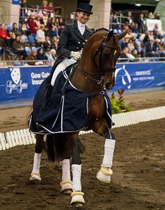 Maree Tomkinson and Diamantina sweep to kur victory at the 2012 Australian Dressage Championships :: Photo © Franz Venhaus