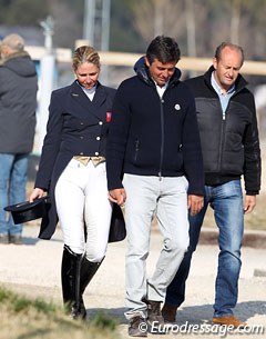 Annabelle Collins hand in hand with husband Agusti Elias. Dutch trainer Diederik Wigmans on the side