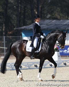 American born Carrie Schopf is now riding for Armenia. She bought Sancisco OLD last year and is climbing the ladder