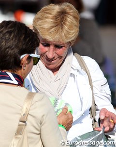 O-judge Francis Verbeek proudly shows her hand-made knitwear to O-judge Maribel Alonso