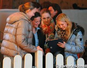 A happy Carlotta Hassenbürger signs a sales contract