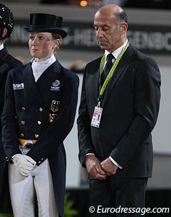 A minute of silence was carried out in Den Bosch before the Grand Prix prize giving. All riders and trainers lined up to commemorate Holger Schmezern. Helen Langehanenberg flanks a grief stricken Jonny Hilberath