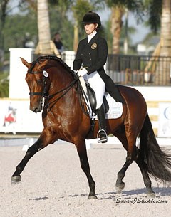 Argentinian Micaela Mabragana on Hampton Green Farm's Cuatrero IV :: Photo © Sue Stickle