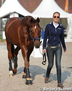 Fabienne Lutkemeier walking D'Agostino