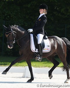 Antonia Arl and Defilee de Mode at the 2013 CDI Compiegne :: Photo © Astrid Appels