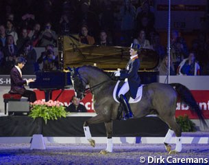 Wibi Soerjadi on the piano, playing Dance of Devotion at Salinero's retirement ceremony in 's Hertogenbosch :: Photo © Dirk Caremans