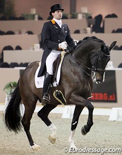 Tommie Visser on the Dutch warmblood Santo Domingo (by Krack C x Ferro). Last year this gelding was competed by Dutch young rider Brigit van der Drift