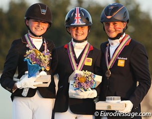 The individual podium: Semmieke Rothenberger, Phoebe Peters, Lisanne Zoutendijk