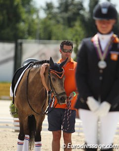 Champ of Class gets cuddled while Lisanne Zoutendijk stands on the podium