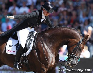 Anna Kasprzak is ecstatic about her freestyle ride on Donnperignon