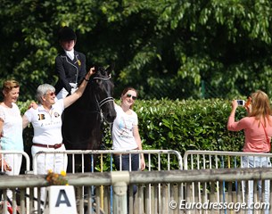 Kodak moment: trainer Coby van Baalen, Belgian chef d'equipe Laurence van Doorslaer, Nastassja Roussel, and stable mate and Dutch young riders team member Debora Pijpers