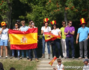 The singing Spanish fan club