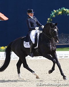 Dorothee Schneider on Sissy Max-Theurer's Oldenburg licensed stallion Fackeltanz (by Florencio x Feinbrand)