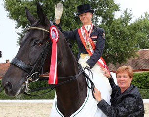 Victoria Max-Theurer gets congratulated by her mom, Sissy Max-Theurer (president of the Austrian Equestrian Federation), on her 11th Grand Prix title :: Photo © Andreas Schnitzlhuber