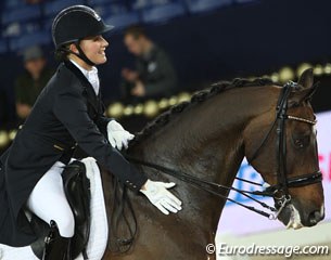 Jonna pats her 16-year old professor Liebling (by Lorentin I)