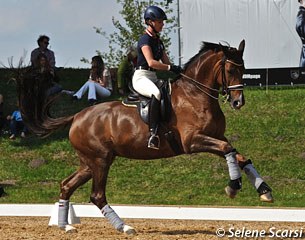 Victoria Max-Theurer schooling Blind Date in the sun