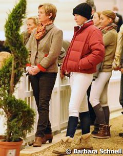 Doris Schmidt and Emma Kanerva watching Hubertus ride