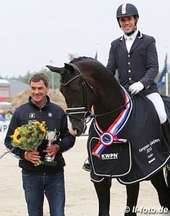 Severo Jurado Lopez on Everdale, flanked by owner Gert-Jan van Olst :: Photo © LL-foto.de