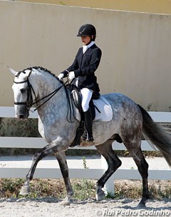 Sarah Warne riding her Lusitano stallion Batialo :: Photo © Rui Pedro Godinho