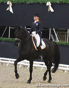 Mara de Vries on Ojay (by Jazz x Formateur)