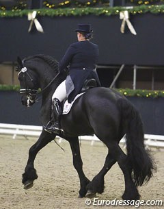 Melanie Mouthaan on the Friesian Wilke C van de Wijdewormer (by Fabe x Tjimmie)