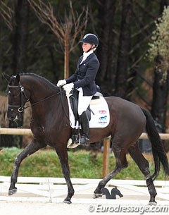 Sam Ramatallah on her youngster Sanay (by Stedinger)
