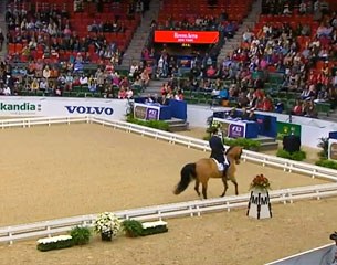 The arena for the freestyle was "deforested" as the many of the flower decorations that caused problems for some horses in the Grand Prix were removed after a complaint