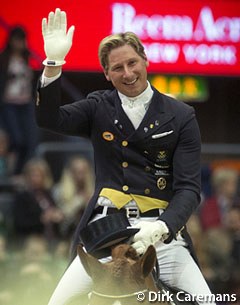 Patrik Kittel waves to the crowds