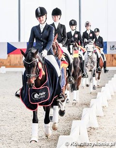 German Lea Luise Nehls and De Long lead the way in the pony victory gallop