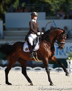 Julie de Deken on Lucky Dance