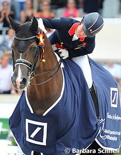 Charlotte and Valegro win the Grand Prix Kur to Music