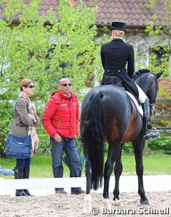 Jonny Hilberath talking to Jessica von Bredow on Unee BB, owner Beatrice Burchler-Keller on the left