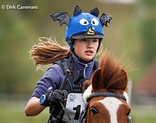 Why do eventers always have that little more fun?! :: Photo © Dirk Caremans