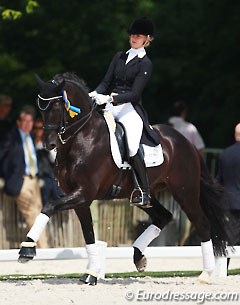 Denise Nekeman and Boston doing a lap of honour at the 2014 CDI Compiegne :: Photo © Astrid Appels