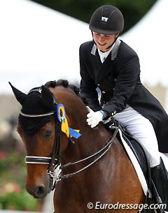 Corentin Pottier patting Gotcha in the prize giving ceremony