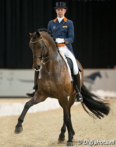 Hans Peter Minderhoud and Romanov win the Grand Prix Special at the 2014 CDI Drachten