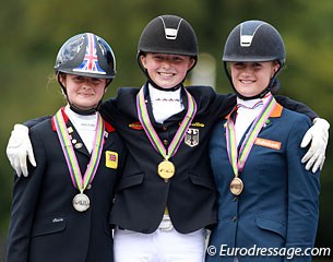 The kur podium with Phoebe Peters, Semmieke Rothenberger, and Lisanne Zoutendijk