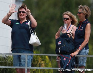 Olivia Oakeley's mom Katie signalling the score to her daughter
