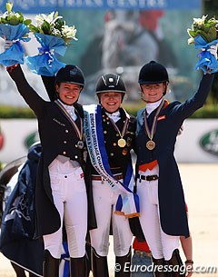 Alexandra Andresen, Anna Christina Abbelen, Jeanine Nekeman on the podium