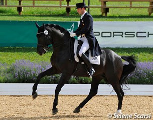 Borja Carrascosa on Natascha van Dyk's Soliere