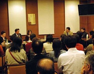 Christoph Koschel addressing the judges at the judging course in Gotemba